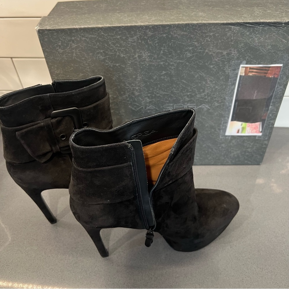 Via Spiga ~ Demetra Black Suede zipper platform ankle boot Size 10 - Picture 4 of 13